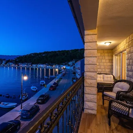 A3 - Beautiful Seafront Apt W Magnificent View * 노비그래드달마샤