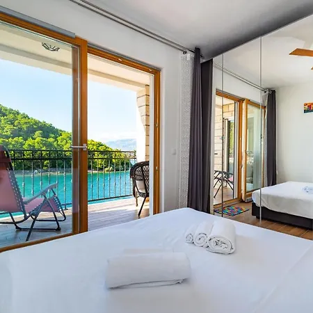 A3 - Beautiful Seafront Apt W Magnificent View