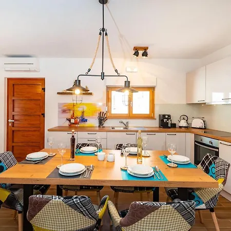 A3 - Beautiful Seafront Apt W Magnificent View * Novigrad (Dalmatia)