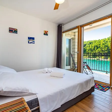A3 - Beautiful Seafront Apt W Magnificent View Apartament *
