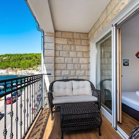 A3 - Beautiful Seafront Apt W Magnificent View Apartament *